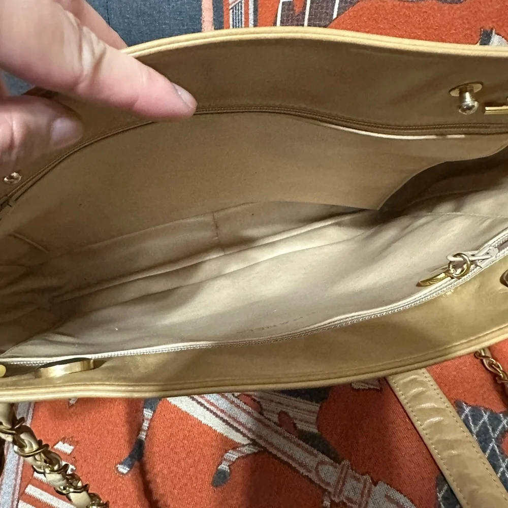 CHANEL❤️🌟 1072727 VINTAGE TAN QUILTED LAMBSKIN ALL LEATHER TOTE BAG⭐️ - Picture 9 of 12